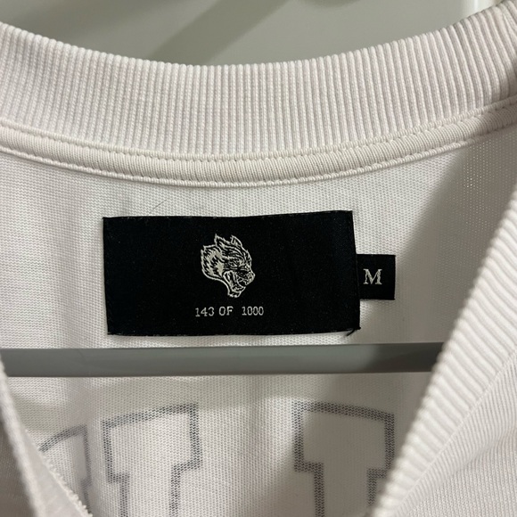 NWOT Darcsport over sized shirt - Picture 2 of 3